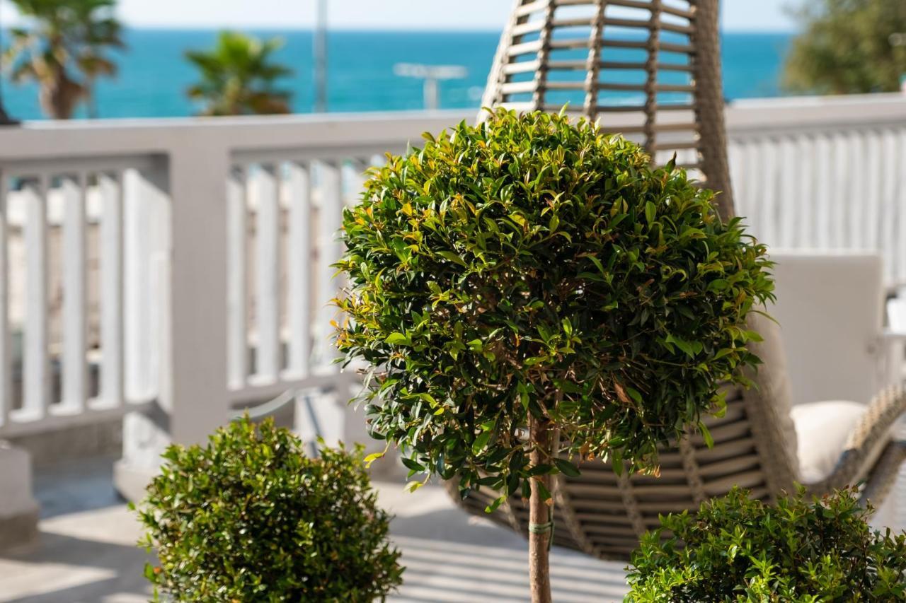 Hermitage Hotel Bat Yam Exteriör bild